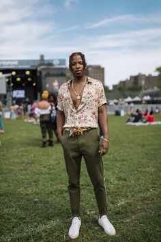 Whose Mans Is This?! AFROPUNK Brings Out The Best-Dressed Boys Of Summer Music Festival Outfits Men, Music Festival Outfits Casual, Coachella Outfit Men, Men Festival Outfit, Rave Outfits Men, Afro Punk Fashion, Festival Outfits Men, Fest Outfits