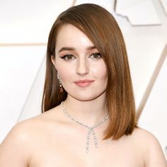 29 Stunning Dark Red Hair Colors We're Tempted to Try Oscars 2020, Light Pink Lips, Brunette Bob, White Blonde Hair, Bright Red Lipstick