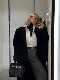 No Make Up Make Up Look, Turtleneck Outfit, Winter Fashion Outfits Casual, Stylish Work Attire, Looks Street Style, Coat Outfits, Professional Outfits, Business Casual Outfits