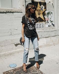 Los tacones te dan también una mejor silueta ¡no lo olvides! Faded Jeans Outfit, Maja Wyh, Jeans Heels Outfit, Julie Sarinana, Looks Jeans, Tokyo Street Fashion, Jeans Outfit Women, Gorgeous Style, Winter Styles