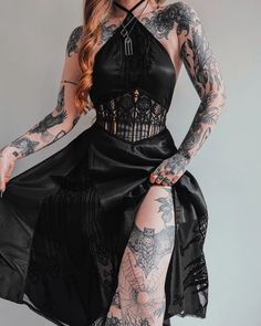 Pr. Obsessed with this combination of @restyle.pl and @videnoircouture 🥹🖤 The way the skirt and top match so perfectly and then this belt just ties it all together so effortlessly. Also feels like a good gothic summer outfit ☀️ what do you think? Dark Cottagecore Fashion Summer, Neuron Activity, Classy Edgy Fashion, Gothic Summer Outfits, Gothic Summer, Gothic Fashion Victorian, Fantasy Ball, Tattoo Dress, Dragon Lady