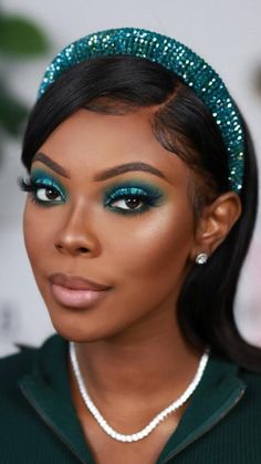 Emerald Green Makeup, Green Glitter Eyeshadow, Brown Skin Makeup Looks, Black Queen Makeup, Deep Autumn Makeup, Colourful Eyeshadow, Uma Descendants, Glam Lipstick, Elf The Musical