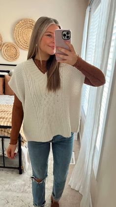 Autumn Essentials Fashion, Banquet Outfits For Women Winter, American Eagle Winter Outfits, Cute Moving Day Outfit, Neutral Shirts Women, Simple Dressed Up Outfits, Boston Womens Fashion, Cider Tasting Outfit, Cloudy Outfit Ideas Summer