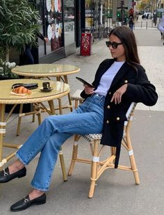 French Chic Office Outfit, Casual Chic French Style, Stylish Spring Outfit 2024, 30s Fashion For Women, 2024 Going Out Outfits, 30s Outfits For Women, Paris Street Style 2024, Style In Your 30s, Target Outfits