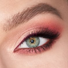 Glittery Eyeshadow, Make Up Designs, Maquillage On Fleek, Peekaboo Highlights, Eyeshadow For Blue Eyes, Blond Balayage, Eyeshadow Pencil, Red Eyeshadow, Eye Makeup Pictures