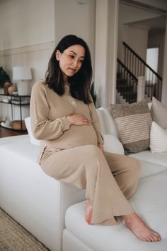 Chic Post Partum Outfits, Nursing Friendly Loungewear, Mom Nursing Outfits, Lounge Wear Maternity Shoot, Mom Home From Hospital Outfit, Post Labor Outfit, Cozy Postpartum Outfits, Postpartum Photo Outfit, Post Partum Photoshoot