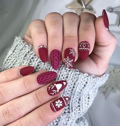 15 Diseños en rojo para una manicura navideña de altura Rustic Christmas Nails, Nail Designs Sweater, Nails Board, Xmas Nail Art