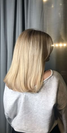 Light Blonde Mid Length Hair, Mid Length Light Blonde Hair, Blonde Midi Hair, Short U Cut Hair, Collarbone Blonde Hair, Blonde Haircuts Medium, Blonde Long Bob Hairstyles, Straight Blonde Haircut, Awkward Hair Length