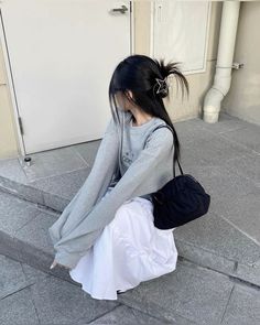 Peony Aesthetic, White Skirt Outfits, Street Outfits, Outfit Korean, Aesthetic Streetwear, Foto Ideas Instagram, Fairy Grunge, Grunge Style, 가을 패션