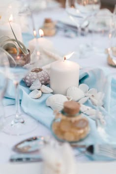 A&C - Un mariage perché au dessus de la Méditerrannée par Sea Bride and Sun. Du blanc, du bleu, des bougies, et le son de la mer en fond. Un lieu parfait pour son mariage. Visitez notre site internet pour plus de détails sur nos prestations et réalistations. https://www.seabrideandsun.com Sea Wedding Ideas Decor, Wedding By The Sea Decor, Wedding Ocean Theme, Sea Table Decor, Wedding Decoration Sea Theme, Sea Wedding Decorations, Beach Wedding Table Decorations, Engagement Party Picnic, Sea Shell Wedding Table Decor