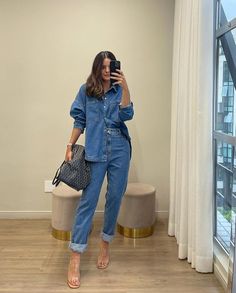 Construction Job Site Outfit Women, Look Total Jeans, Tracy Ellis Ross Style Outfits, Full Denim Outfit Women, Mid Size Spring Outfits 2024, Quinceanera Guest Outfit, Total Denim Outfit, Casual Outfit 2023, Chic Denim Outfits