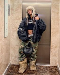 Camouflage Jacket Outfit Street Style, Oversized Jacket Outfit, New Era Outfit, Ny Outfits, Downtown Outfits, 사진 촬영 포즈, Street Fashion Men Streetwear, Layered Fashion, Causual Outfits