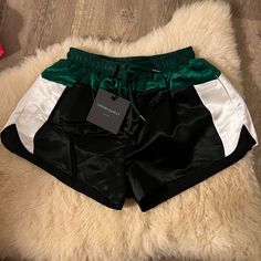 Nwt Never Been Worn! Size Xs Black Patchwork Shorts, Sporty Summer Bottoms With Patchwork, Sporty Patchwork Bottoms For Summer, Black Summer Shorts With Contrast Color, Black Shorts With Contrast Color For Summer, Black Sporty Shorts With Contrast Color, Sporty Black Shorts With Contrast Color, Black Patchwork Short Bottoms, Sporty Black Patchwork Bottoms