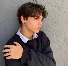 insta: whatswrongdanny Feminine Short Hairstyles, Gay Haircut, Unisex Haircuts, Chailee Son, Braided Bangs Hairstyles, Indie Kidz, Short Hair Tomboy, Gender Fluid Fashion