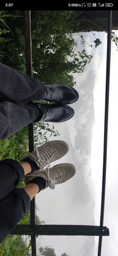 Shoes discrete hills friend Hill Station Couple Pics, Ooty Hill Station Photography Couple, Hills Couple Photography, Couple Poses In Hill Station, Hill Station Picture Ideas, Hills Station Photography Poses, Hills Instagram Story, Hill Station Couple Photos, Hill Poses Photo Ideas