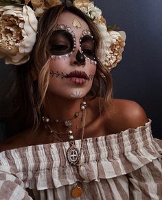 Horror Smink, Makijaż Sugar Skull, Fashion Magazine Covers Photography, Halloween Makeup Sugar Skull, Fashion Editorial Makeup, Halloweenský Makeup, Dead Makeup, Day Of Dead