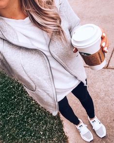 Teen Workout, Shoe Outfits, Athleisure Street Style, Fall Activewear, Ladies Fitness, Athleisure Outfits Summer, Outfit Photoshoot, Outfits For Winter, Winter Yoga