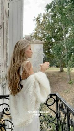 Classy Feminine Aesthetic, Beach Moodboard, Oregon Outfits, Hair Styles For Long Hair, Styles For Long Hair, Hairstyle Examples, Behind Blue Eyes, Hair 2024, Ribbon Hairstyle