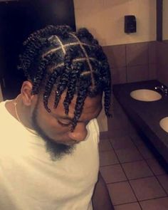 Guy Twist Hairstyle, Twist Hairstyles Men, Male Hairstyles, Twist Curls, Two Strand Twist, Plaits Hairstyles, Twist Styles