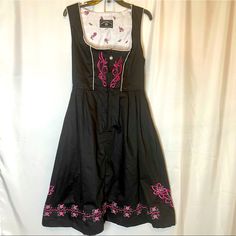 Dress Is In Great Condition German Dirndl Dress, Dirndl Dress Oktoberfest, German Dress Dirndl, Dirndl Dress, Dresses Vintage, Vintage Women, Vintage Ladies, Black Pink, Midi Dress