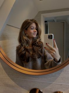 Long layers, highlights, brunette balayage, blowout, 90s haircut, hair cut, brunette, honey brown, layer hair cut, hair cut inspo, summer hair, brunette hair, layers, hair inspo, balayage, stockholm hair, stockholm blouwout Blowout Aesthetic Hair, Brunette Blowout Aesthetic, Long Hair 90s Blowout, Caramel Brown Hair With Bangs, 90s Blow Outfit Hair, Long Layered Hair With Long Bangs, Long Brown Hair Blowout, Blowout Hair Brown, Feathered Blowout