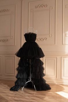 Black Tulle Prom Dress Short, Black And White Tulle Dress, High Low Black Dress, Black Ruffle Prom Dress, Black Prom Dress Outfit, White Tulle Gown, Black Tulle Dress Short, Black Dress For Birthday, Puffy Black Dress