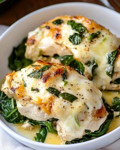 Chicken Spinach Bake Baked Chicken Spinach Recipes, Ww Chicken Spinach Recipes, Spinach Chicken Recipes, Baked Chicken With Spinach, Chicken And Spinach Recipes, Chicken Spinach Bake, Chicken Spinach Recipes, Spinach Bake, Parmesan Crisps