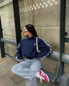 Adidas Track Top Outfit, Navy Outfit Aesthetic, Adidas Tshirt Women Outfit, Sporty Jacket Outfit, Women Adidas Outfit