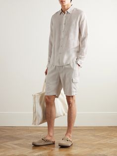 As breathable as its name suggests, Onia's 'Air' shirt is made from smooth linen and Lyocell-blend. Ideal for balmy days, it's designed for a regular fit with a curved hem and tonal button fastenings. Linen Shirt Men, Plain Shirts, Linen Shirt, Fashion News, Casual Shirts, Porter, Long Sleeve Shirts, Women Wear, Mens Shirts