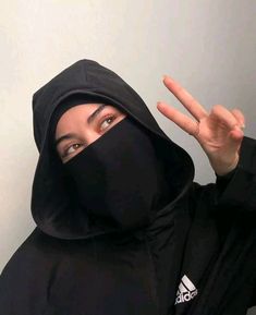 Nikab Girl, Niqabis Aesthetic, Modest Elegant Dresses, Niqab Eyes, Niqabi Bride, Good Girl Perfume