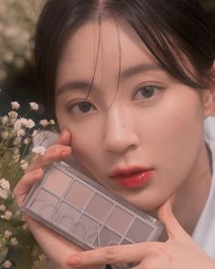 rom Pampas Garden, Ash Misty, Ash And Misty, Garden Line, Eye Makeup Palette, Apply Eyeshadow, Color Gradients, How To Apply Eyeshadow, Blending Brush