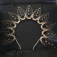 Zip Tie Crown, Diy Crowns, Couronne Diy, Edc Vegas, Crown Diy, Feather Crown, Festival Headpiece, Tie Crafts