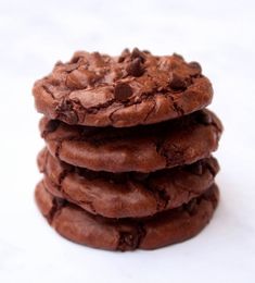 a stack of chocolate cookies sitting on top of each other