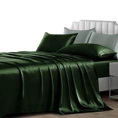 PRICES MAY VARY. ★【Luxury Queen Size Bed Sheets Set】: The satin queen size sheets set includes: 1 x Flat sheet ( 90 x 102 inch ), 1 x Fitted sheet ( 60 x 80 + 15 inch ), 2 x Envelope type Pillowcases ( 20 x 30 inch ). This fitted sheet has elastic at all corners, and it fits mattresses up to 15 inches. The fitted sheets fit your mattress perfectly without any wrinkles, making your room look more neat and elegant. ★【As Soft As Silk】：The bed sheets is made of highest quality satin fabric which is Green Silk Bed Sheets, Green Satin Sheets, Best Bed Sheets, Full Size Sheets, Queen Size Sheets, Satin Sheets, Luxurious Bed, King Sheets, Queen Sheets