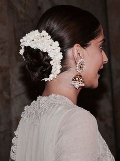 High Bun Hairstyles, Low Bun Hairstyles, Bridal Hair Buns, Indian Wedding Hairstyles