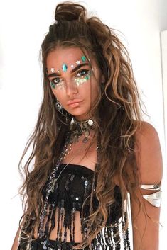 Hippie Hairstyles, Boho Makeup, Boho Updo, Festival Outfit Inspiration, Festival Outfits Rave, Easy Hairdos, Fest Outfits, Mode Hippie, Hippie Hair