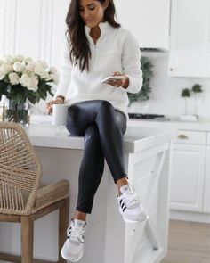 Elegantes Outfit Damen, Gym Apparel, Winter Fashion Outfits Casual, Easy Winter Outfit, Sherpa Pullover, Mode Casual, Cute Winter Outfits, Athleisure Outfits