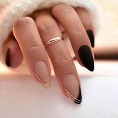 Trending French Nails 2024, Elegant Black Acrylic Nails, Almond Nails Manicure, Gold Nails With Black Tips, Acrylic Nail Ideas Almond Shape, Cute Nail Ideas Winter, Short French Tip Acrylic Nails Fall Colors, French Nails Black Tips, 2024 Almond Nails