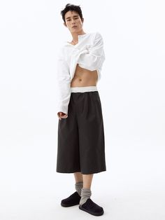 This is a casual and comfortable capri pants that are made out of high quality cotton and nylon blend fabric. With design detail of wide silhouette, elastic waistband, and inner string on the waist for comfortable wear, it gives a trendy and casual mood.- Double tuck on the front- Single tuck on the back- Elastic waistband- Wide silhouette Sporty Cotton Wide Leg Pants For Summer, Black Cotton Casual Culottes, Casual Cotton Culottes For Spring, Casual Black Cotton Culottes, Chic Ankle-length Cotton Culottes For Fall, Spring Cotton Culottes With Elastic Waistband, Fall Cotton Capris With Elastic Waistband, High-waisted Cotton Culottes With Elastic Waistband, Cotton Capris With Elastic Waistband For Work