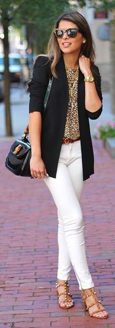 How To Wear White Jeans, Mode Ab 50, Business Casual Dress Code, Interesting Outfits, White Jeans Outfit, Business Casual Dresses, Printed Sleeveless Top, Black Blazer, White Pants