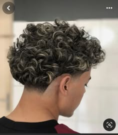 Blowout Fade Men Curly Hair, Hair Color For Curly Hair Men, Edgar With Highlights, Curly Hair Men With Highlights, Brown Highlights On Black Hair Men Curly, Curly Hair Men Haircut Taper, Curly Hair Highlights Men, Low Taper Curly Hair, Low Fade Curly Hair