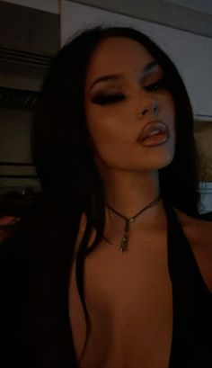 maggie lindemann Feminine Makeup, Dark Makeup Looks, Sultry Makeup, Maggie Lindemann, Dark Feminine Aesthetic, Goth Makeup, Dark Feminine, Dark Makeup