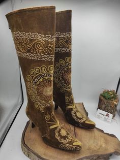 There is handembroidery custom made western style knee high boots. Made with genuine leather, handembroidery suzani velvet, ykk zipper, kitten heel. There is every size is available 6 us to 11 us, 36 eu to 43 eu. For to make custom boots and shoes NO extra charging İf you need wider calf please send us your calf circle measurments. Boots style is kitten heel. Waterproof, very confortable custom made boots. We have door to door shipping service to all over the world. Accepted payment, PayPal, Sho Fitted Bohemian Winter Boots, Traditional Fitted Snip Toe Boots, Brown Bohemian Embroidered Boots, Traditional Fitted Boots For Fall, Handmade Traditional Brown Boots, Traditional Handmade Brown Boots, Traditional Boots For Festival, Traditional Fitted Boots With Round Toe, Traditional Fitted Boots For Festival