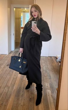 Maternity Capsule Wardrobe, Fall Maternity Outfits, Rosie Huntington Whiteley Style, Rosie Hw, Maternity Chic, Stylish Maternity Outfits, Winter Maternity, Fall Maternity, Rosie Huntington