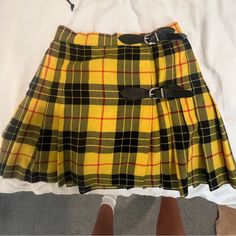 The Coolest Original 90s Clueless Yellow Plaid Mini Skirt. Perfect Mini Lenth. Minor Wear Pictured 90s Clueless, Skirts Vintage, Cher Horowitz, Clueless Outfits, Preppy Clothes, Yellow Skirt, Jill Stuart, Yellow Plaid, Plaid Mini Skirt