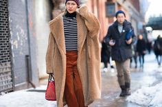 New York’s Finest - Street Style Fall 2014 Turtleneck Layering, Best Winter Coats, Winter Fashion Coats, Nyfw Street Style, Effortless Outfit, Cool Street Fashion, Coat Fashion, Elegant Outfit, 2023 2024