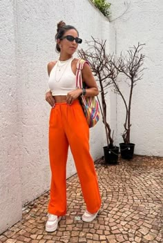 Orange Pants Outfit, Pantalon Orange, Orange Pants, Athleisure Outfits, Looks Style