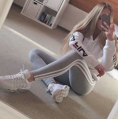 Foto Top, Fashion Mirror, Teenager Outfits, Sporty Outfits, Baddie Outfits, Teen Fashion Outfits, Comfy Outfits, Cute Casual Outfits, Teen Fashion