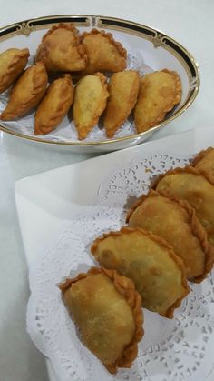 some fried food is sitting on a white doily