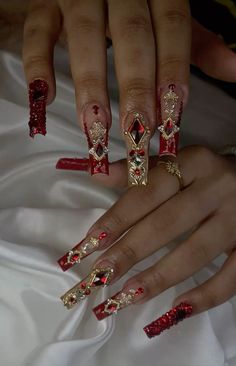 Charro Nails, Red And Gold Prom, Nail Art Red Nails, Red Nails Gold, Red Quinceanera Ideas, Sweet 16 Nails, Quince Stuff, Prom Glam